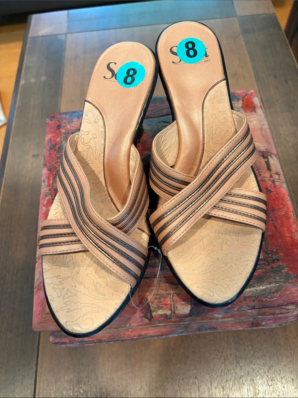 Sofft NWOT. Nude Metallic Strappy Women's Slide Sandals - Size 8